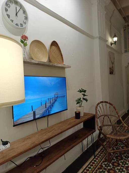 Unesco Bohemian Style Heritage House At 5br 14 Pax George Town